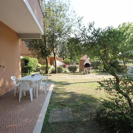 Charmantes Ferienhaus In Mit Grossem Garten Lido delle Nazioni