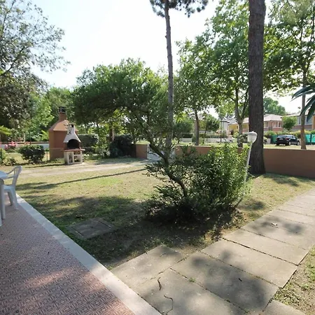 Feriehus Charmantes Ferienhaus In Mit Grossem Garten Lido delle Nazioni