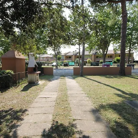 Charmantes Ferienhaus In Mit Grossem Garten Lido delle Nazioni